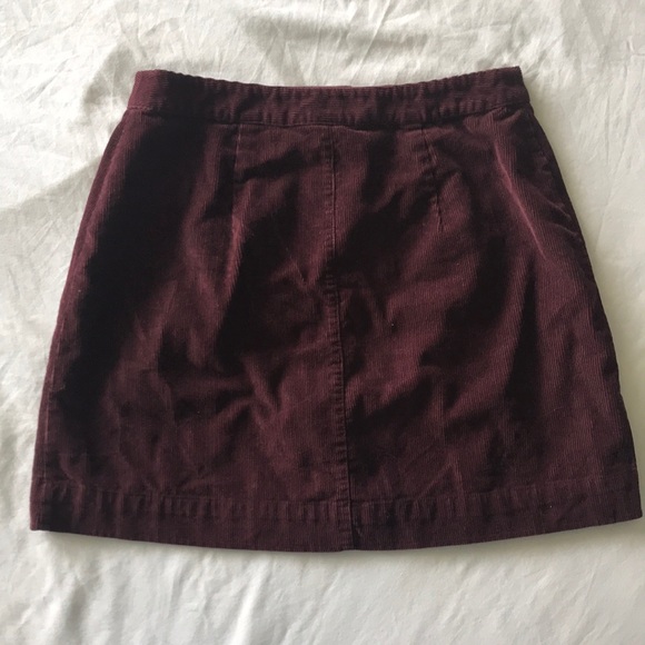 Old navy burgundy corduroy botton down mini skirt - Picture 3 of 4